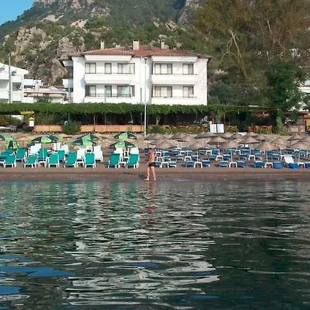 ホテル Kavala トゥルンチュ